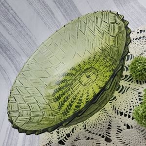 VINTAGE INDIANA GLASS GREEN BASKET WEAVE SALAD BOWL 9" ACROSS.